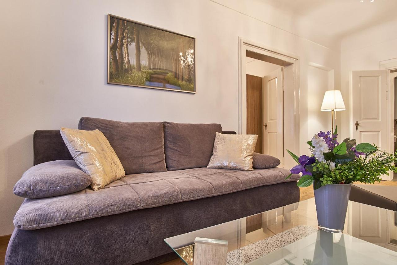 Charles Bridge Royal Apartment ปราก ภายนอก รูปภาพ